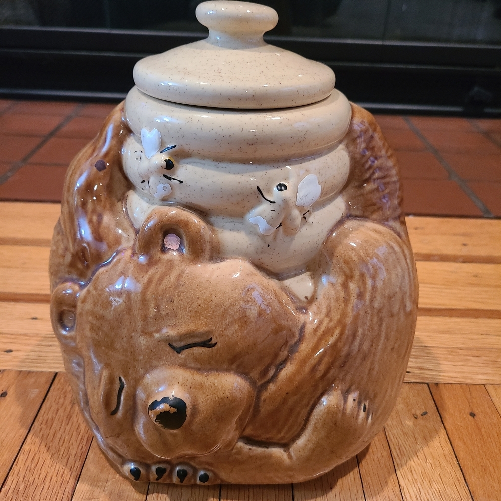 Vintage mccoy honey bear cookie jar